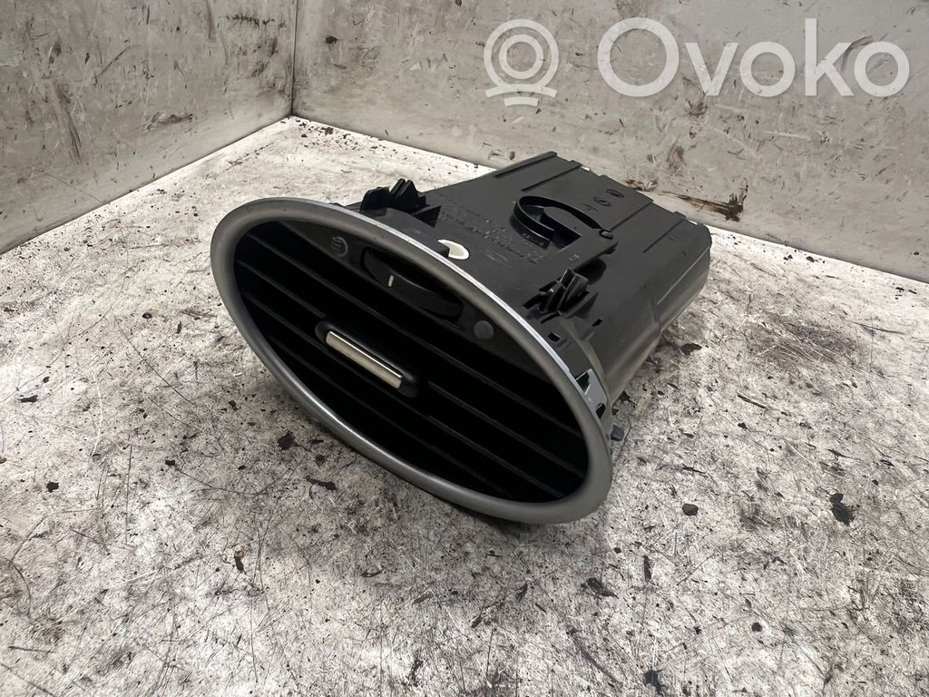 Ford Focus Moldura protectora de la rejilla de ventilación lateral del panel 