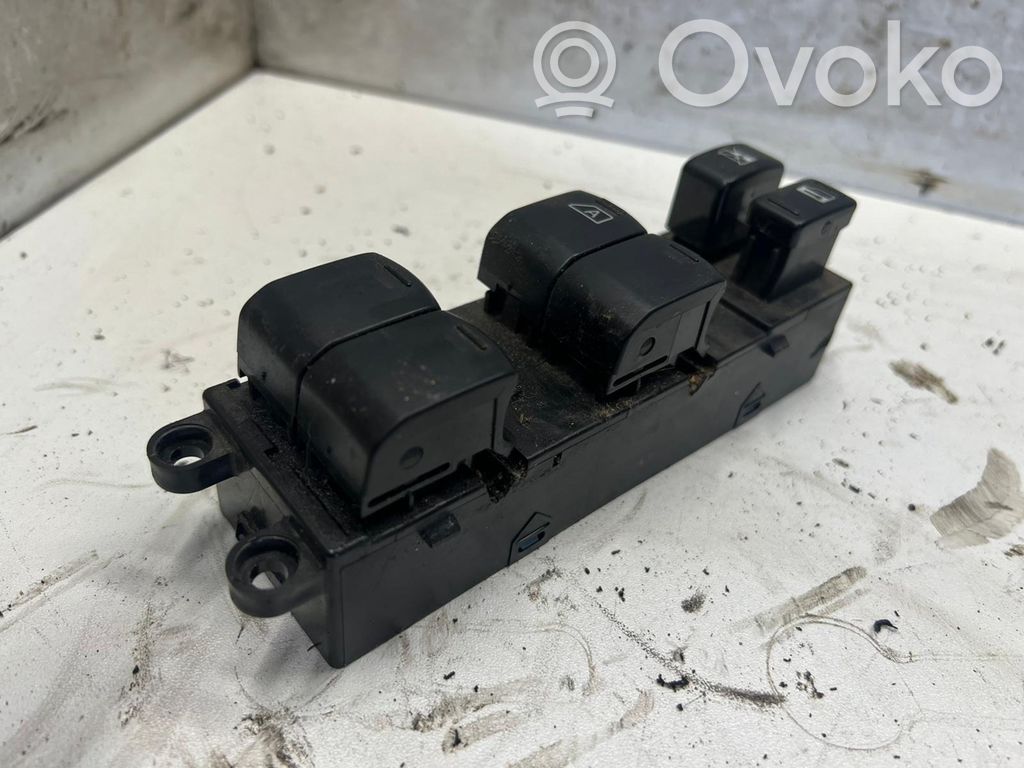 Subaru Outback Electric window control switch 