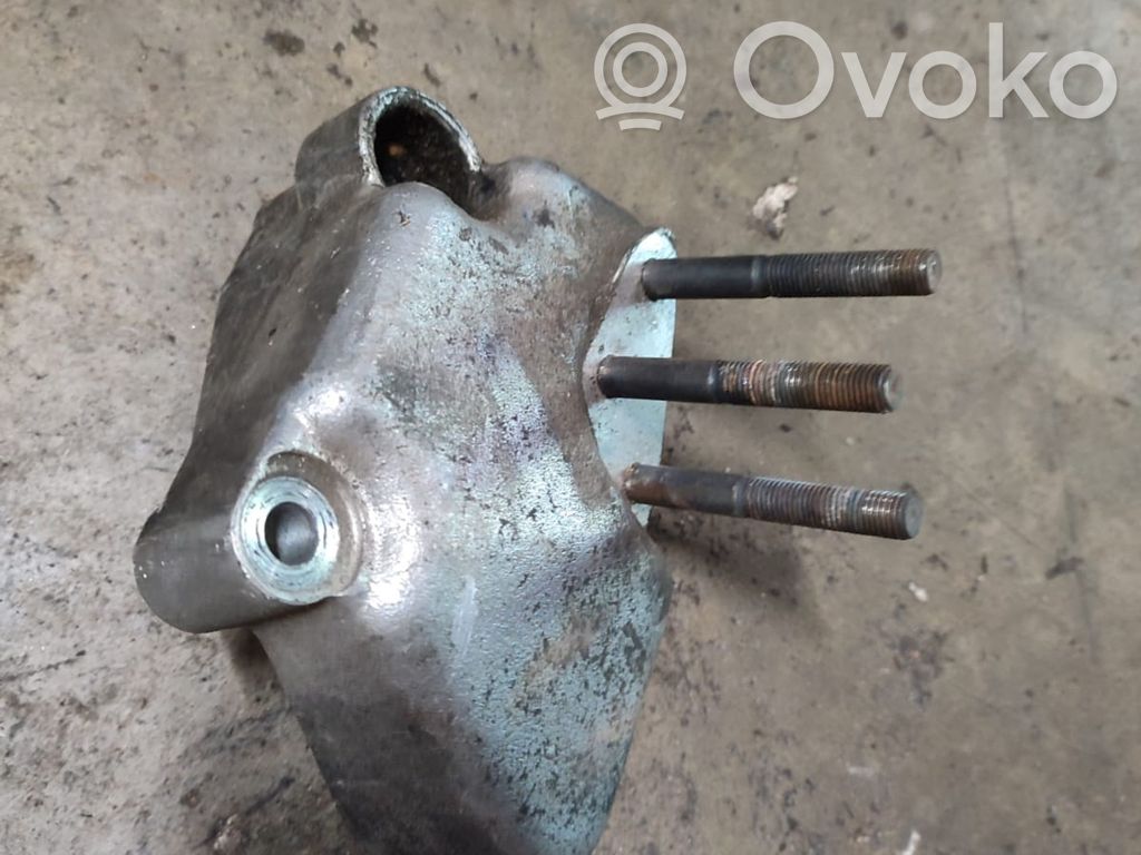 Volvo S40, V40 Engine mounting bracket 