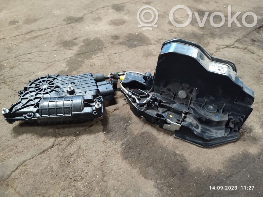 BMW X5 E70 Aizmugurē slēdzene 