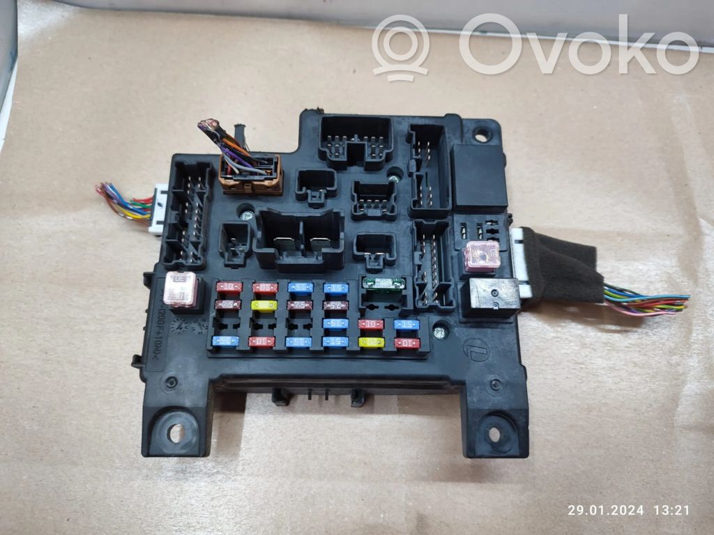 Peugeot 4007 Fuse module 