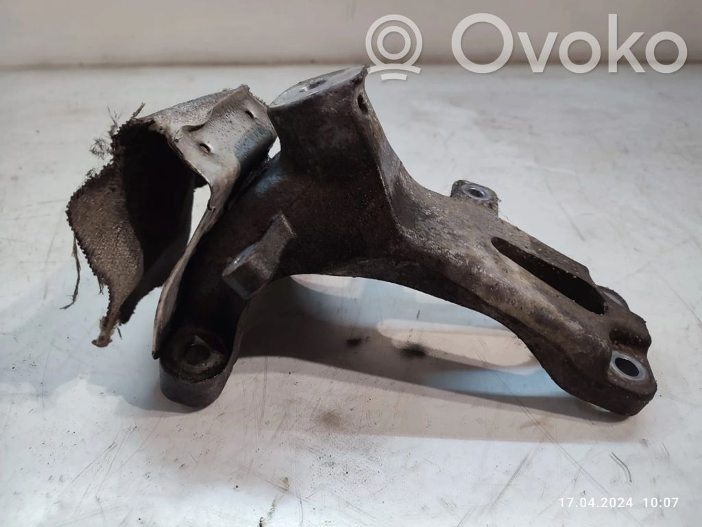 Audi Q5 SQ5 8R Engine mounting bracket 