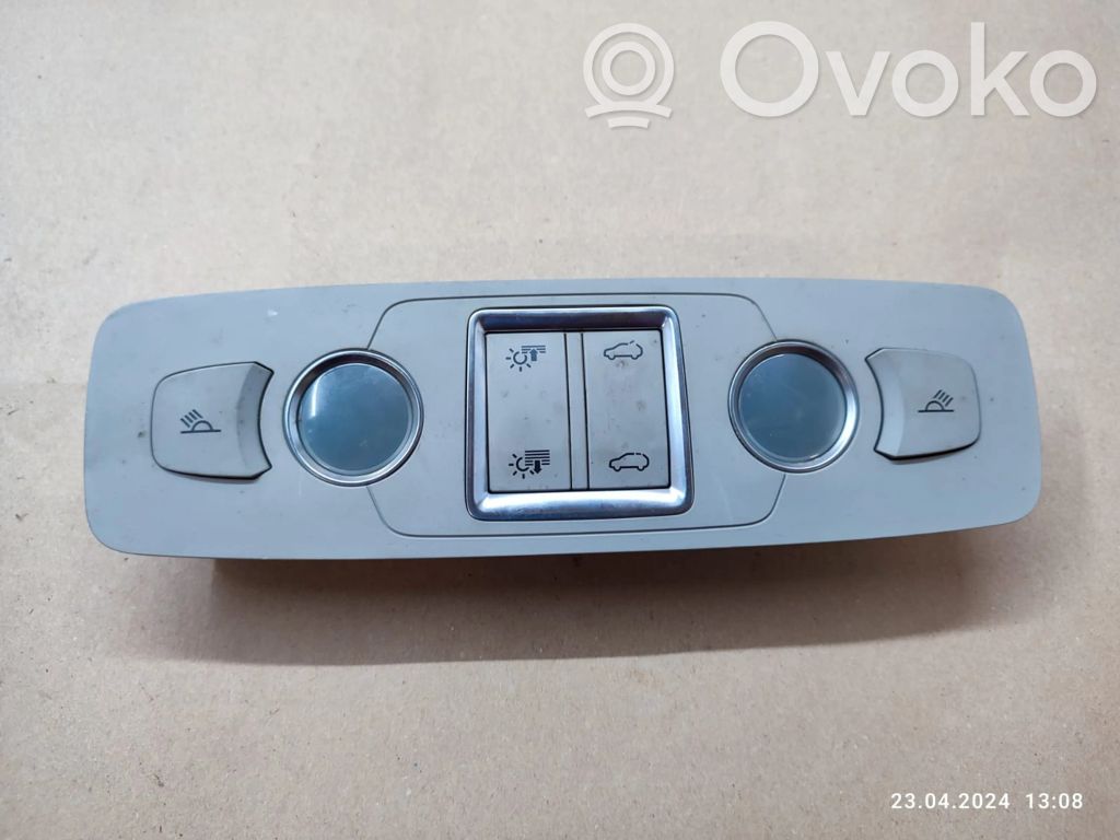 Audi Q7 4L Lampka podsufitki tylna 