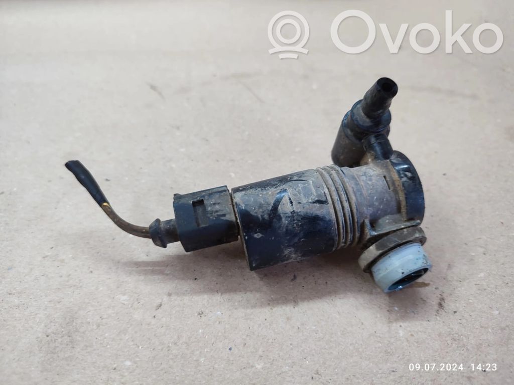 Land Rover Freelander 2 - LR2 Pompa spryskiwacza lampy przedniej 
