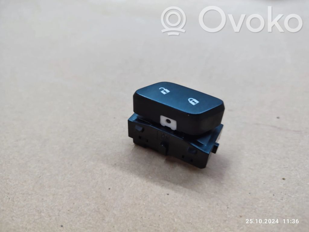 Opel Astra K Botón interruptor de bloqueo de puertas 