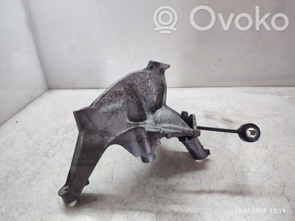 Audi A4 S4 B9 Engine mounting bracket 