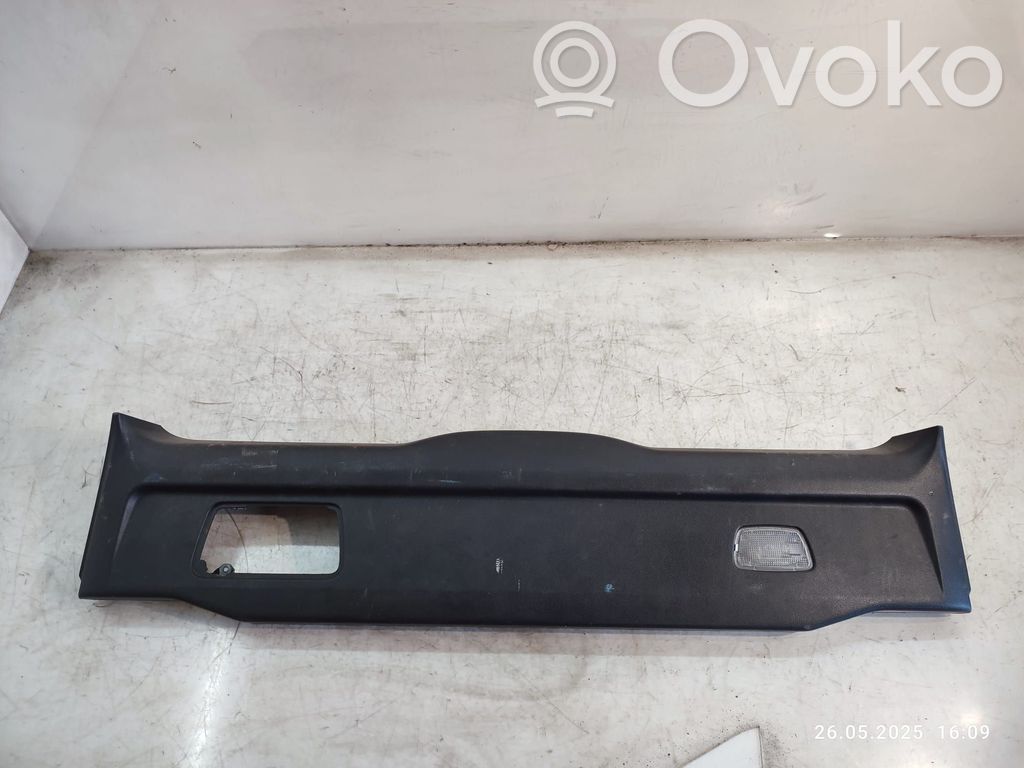 Volvo XC90 Tailgate trim 