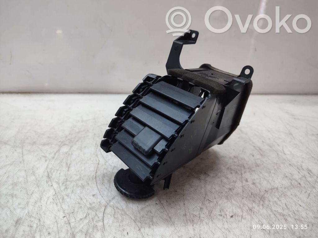 Mitsubishi L200 Grilă ventilație/ramă laterală bord 