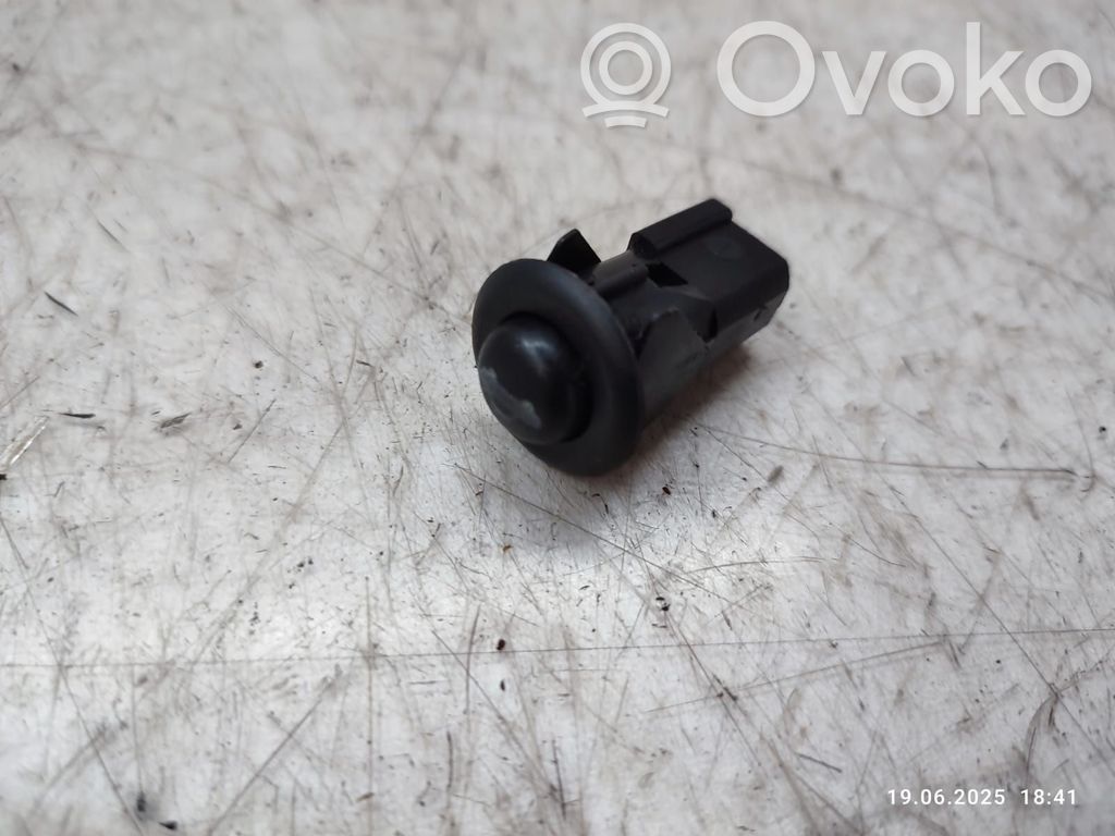 Chrysler 300 - 300C Tailgate opening switch 