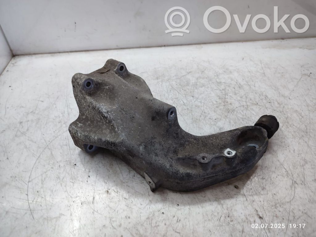 Infiniti Q50 Engine mounting bracket 