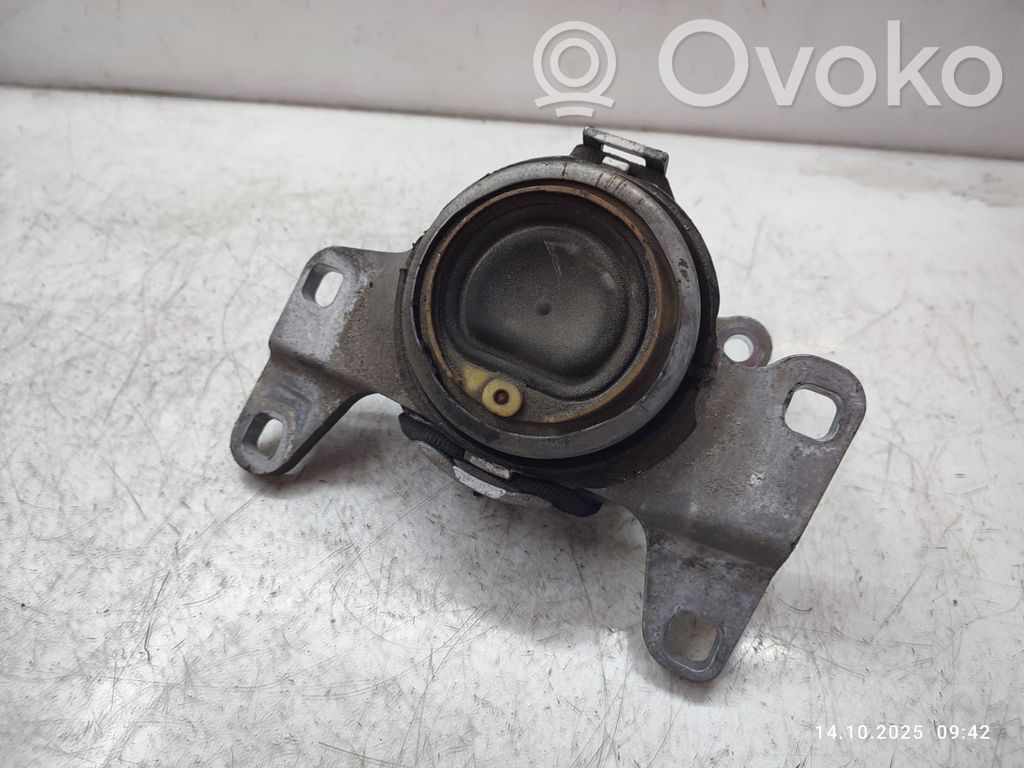 Volvo V40 Engine mount bracket 