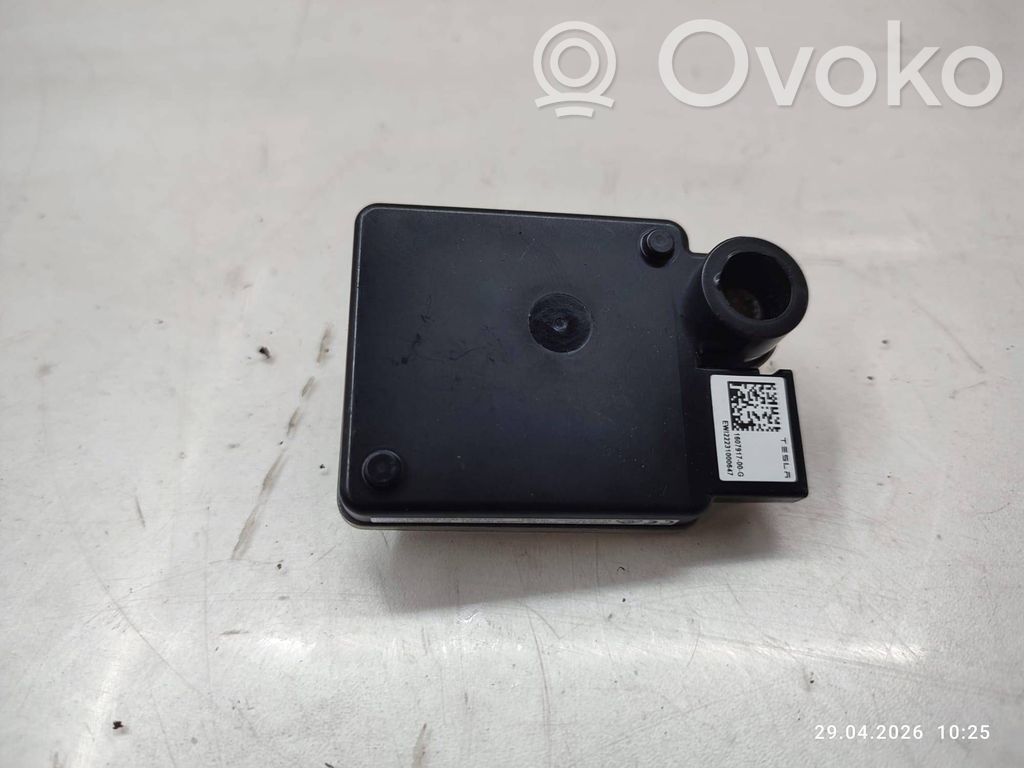 Tesla Model Y Distronic sensor radar 