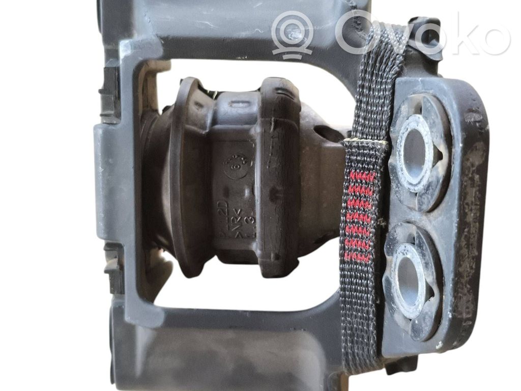Volvo S90, V90 Engine mounting bracket 