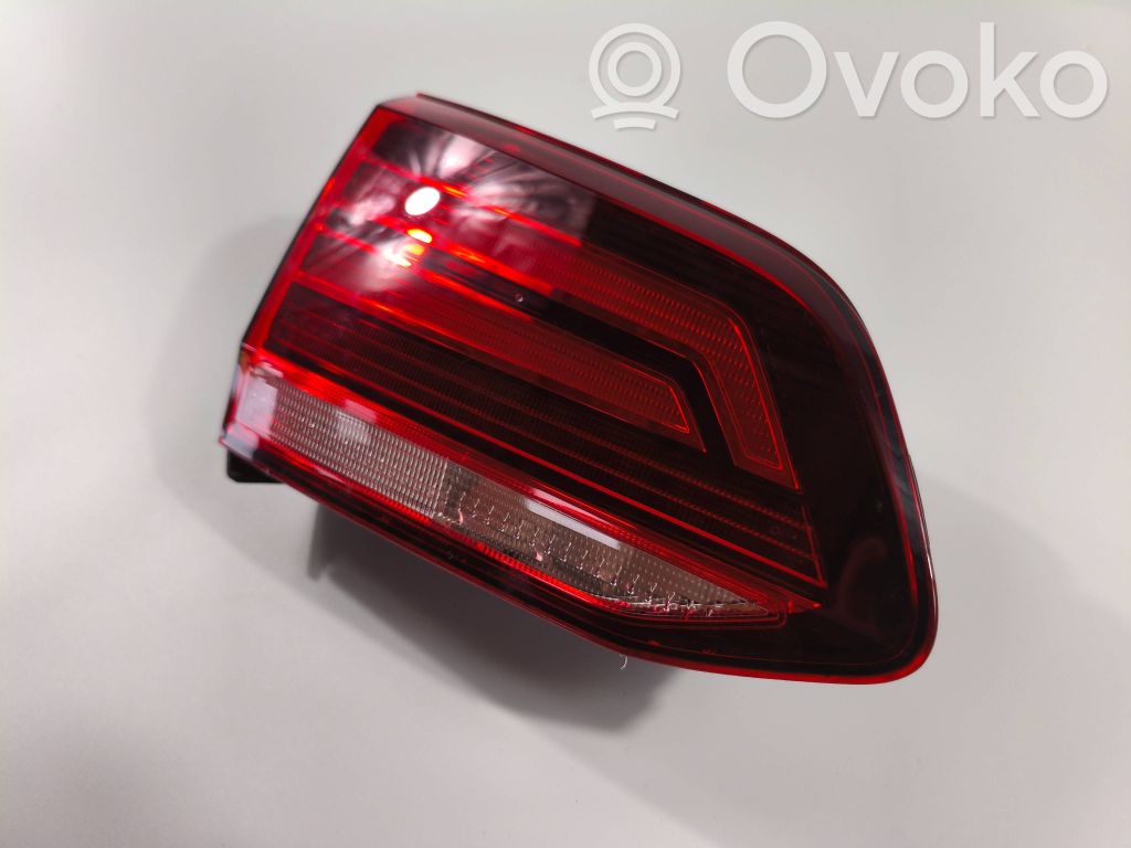 Volkswagen Golf VII Lampy tylnej klapy bagażnika 