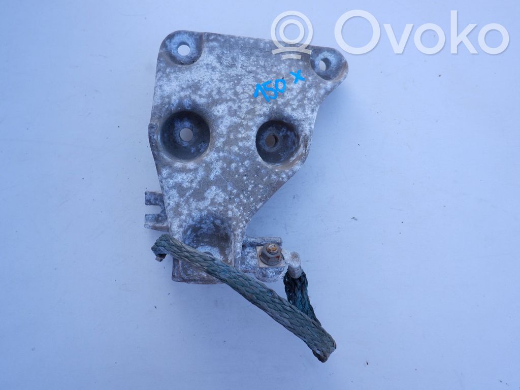 Engine mounting bracket   6788357