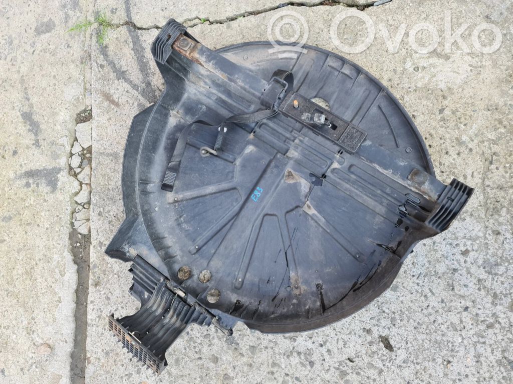 BMW X3 E83 Supporto di montaggio ruota di scorta 