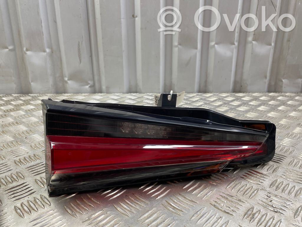 Lexus NX Lampy tylnej klapy bagażnika 