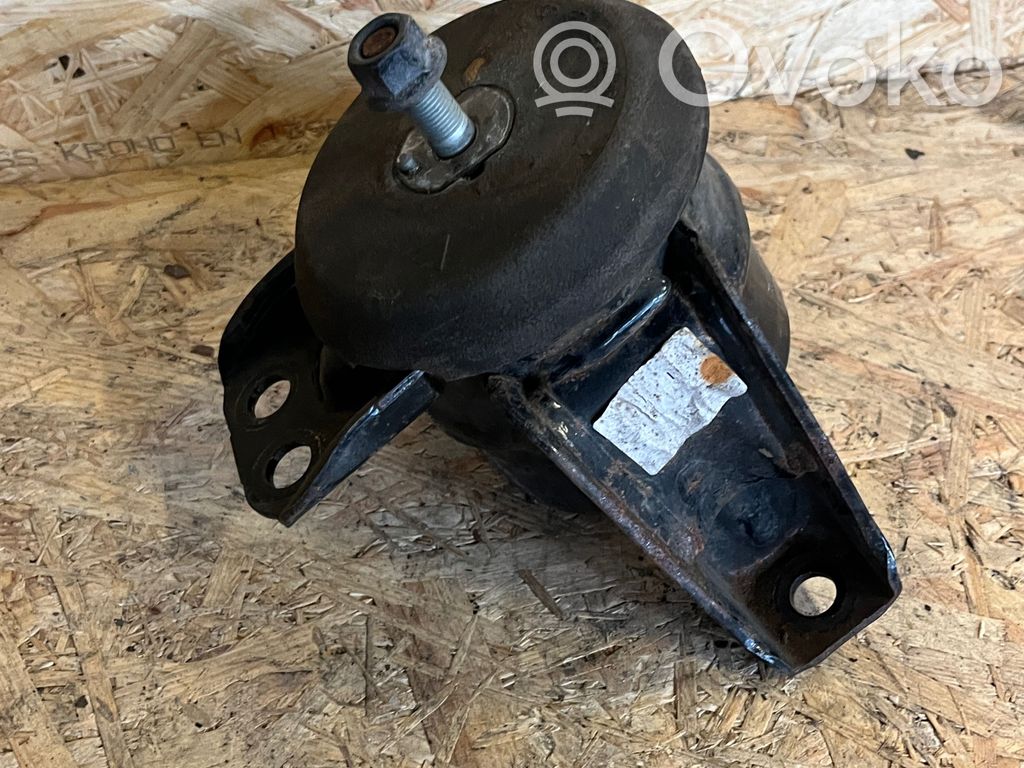 KIA Sorento Engine mount bracket 