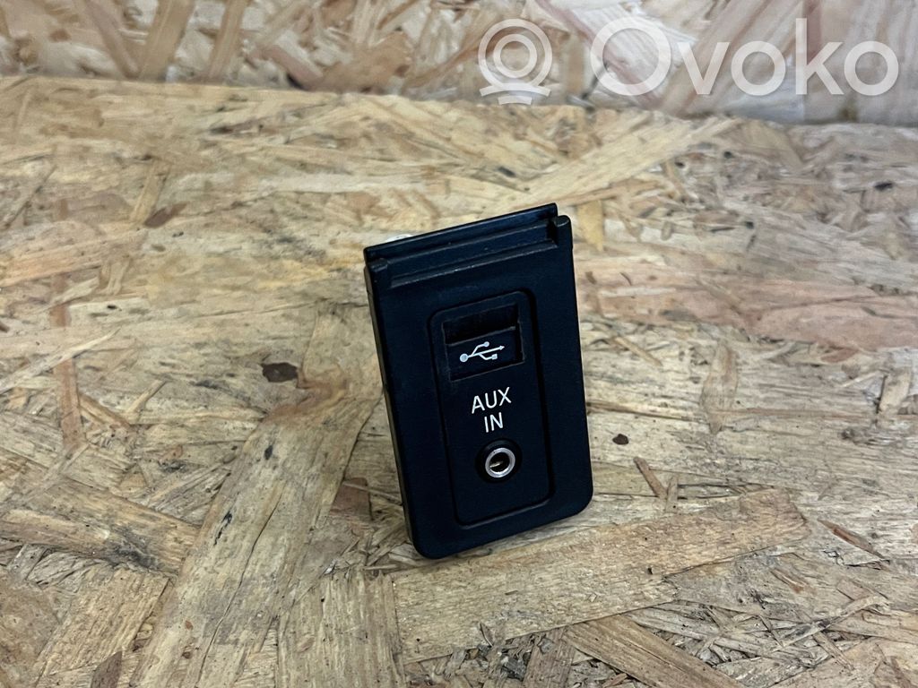 BMW 5 E60 E61 USB socket connector 