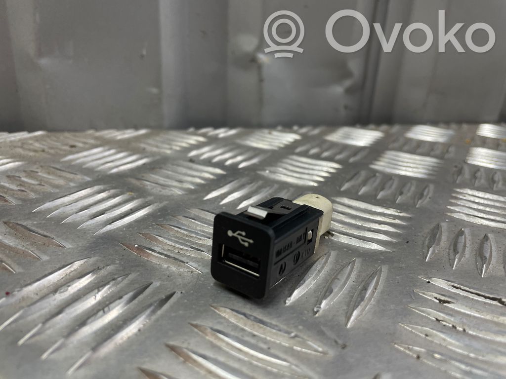 BMW 5 E60 E61 Разъем USB 