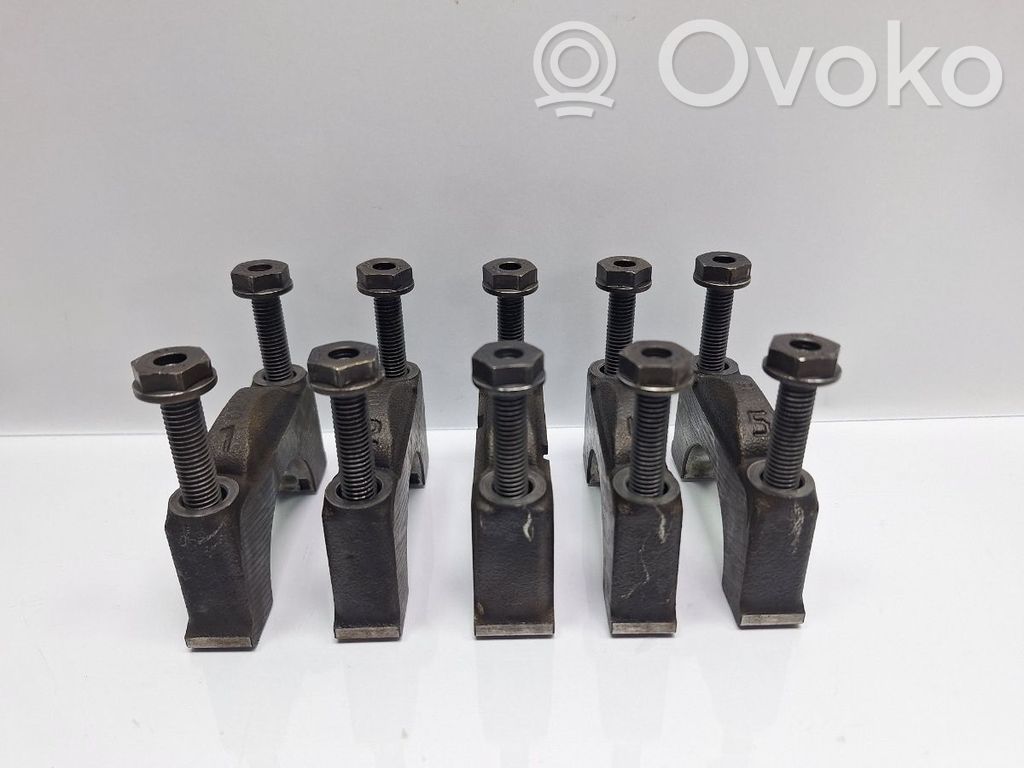 Audi A6 S6 C6 4F Crankshaft holder bracket 