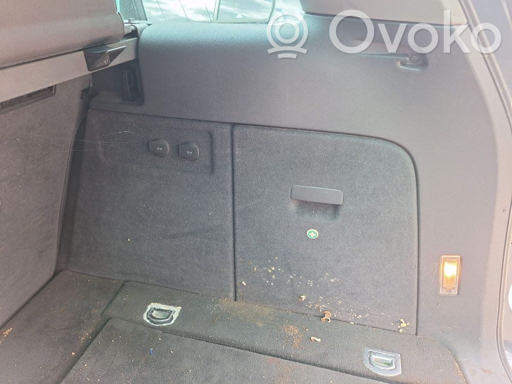 Volkswagen Touareg I Rivestimento pannello laterale del bagagliaio/baule 