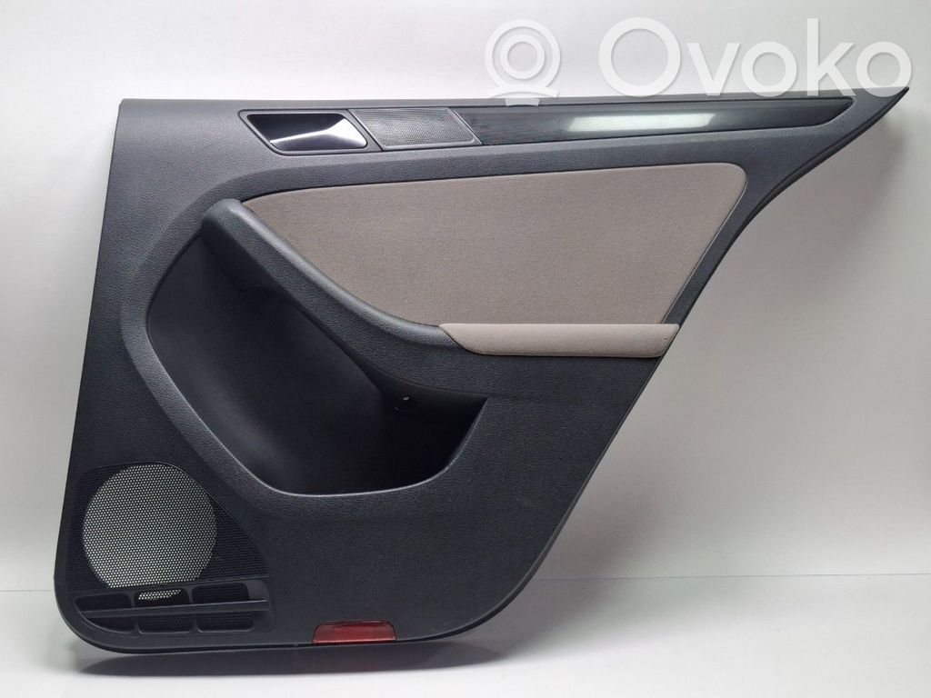 Volkswagen Jetta IV Boczki / Poszycie drzwi tylnych 