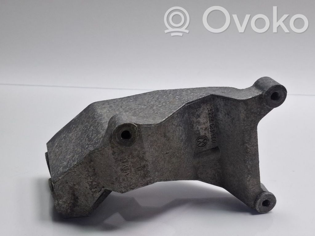 Volkswagen Caddy Engine mount bracket 