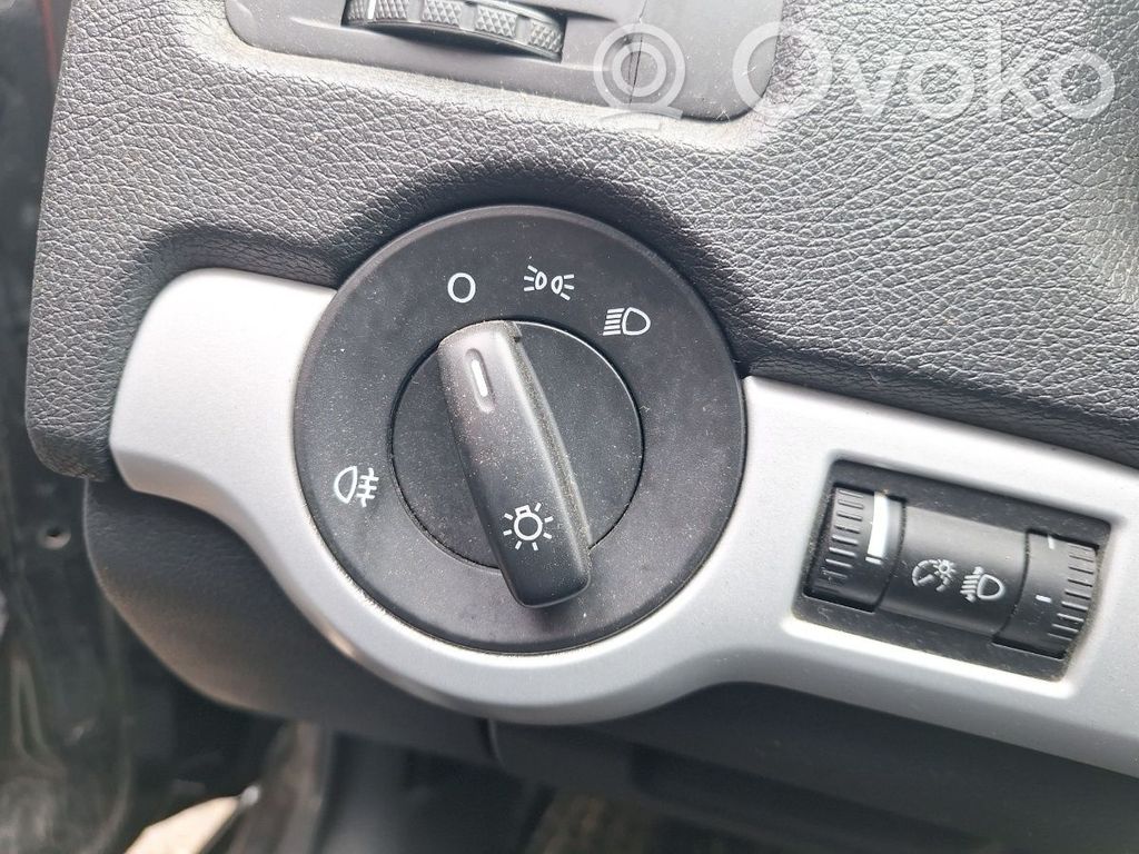 Skoda Octavia Mk2 (1Z) Panel lighting control switch 