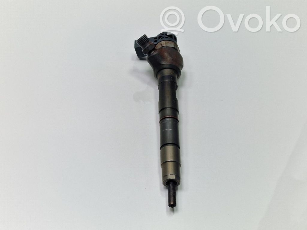 Volkswagen PASSAT B7 Inyector de combustible 