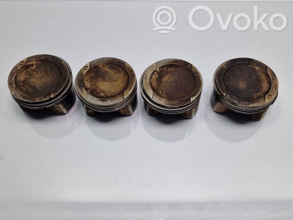 Pistón   06A107065N