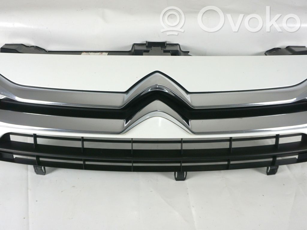 Citroen Jumpy Augšējais režģis 