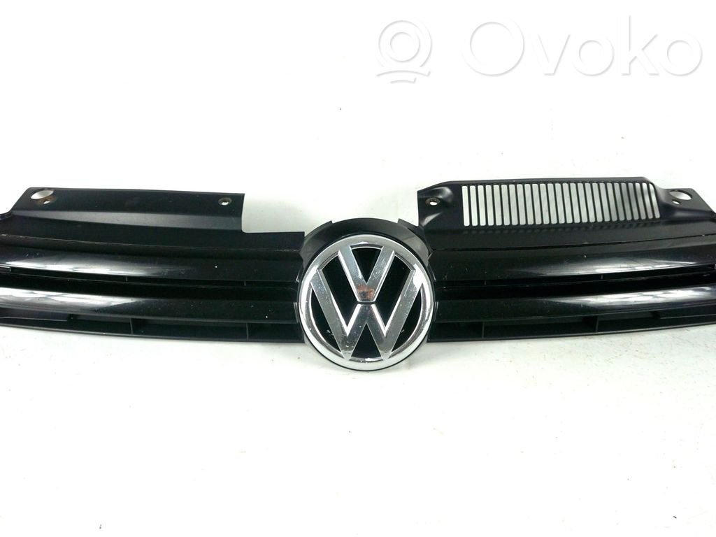 Volkswagen Golf VI Grotelės viršutinės 