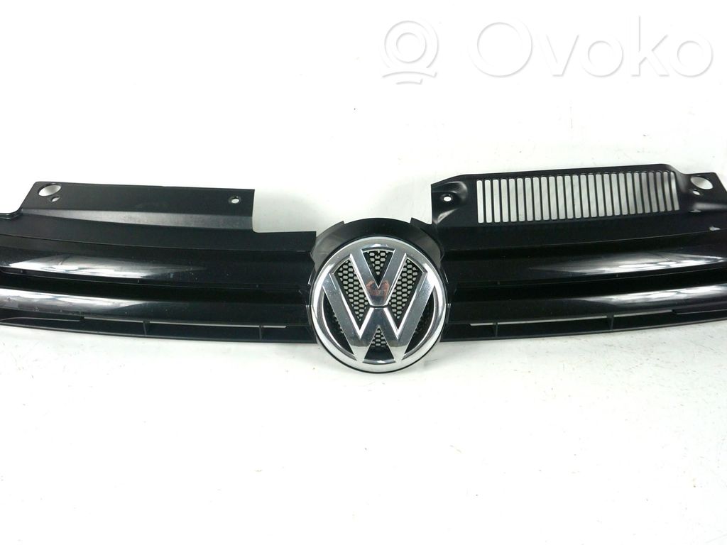 Volkswagen Golf VI Grotelės viršutinės 