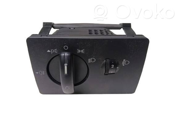 Light switch   7M5T13A004EA