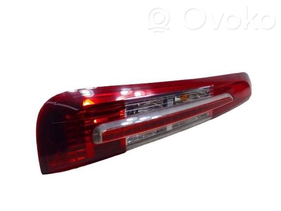 Ford C-MAX I Takavalot 
