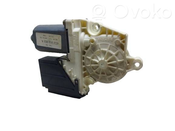 Volkswagen Polo Moteur de lève-vitre de porte avant 