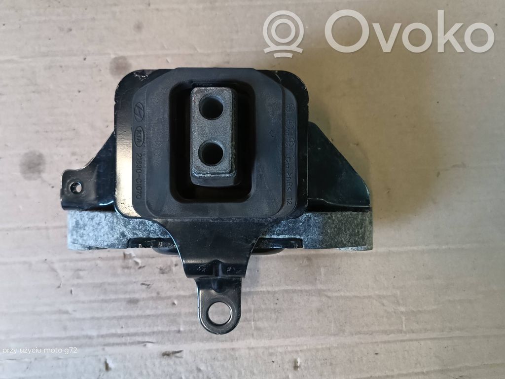 Gearbox mounting bracket