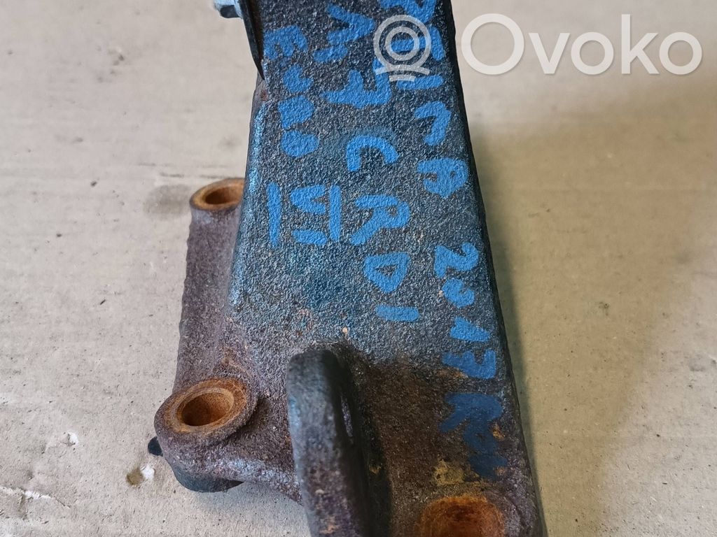 Gearbox mounting bracket