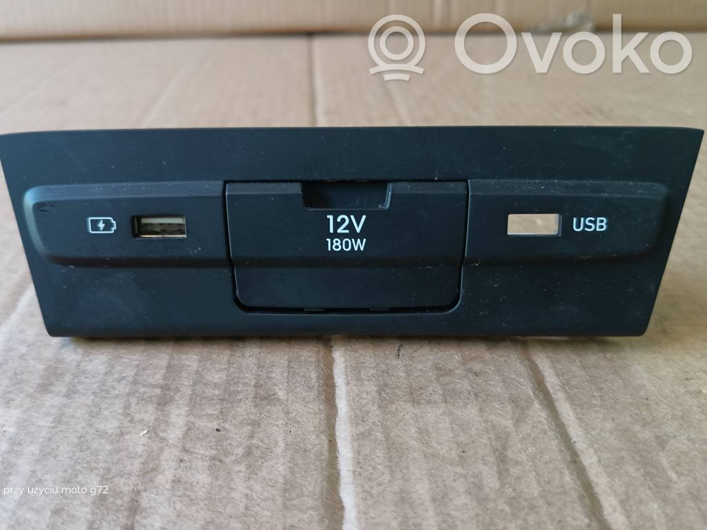 Hyundai Bayon Enchufe conector USB 