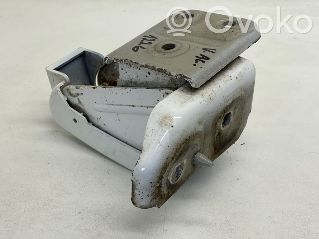 Rear door lower hinge   871782