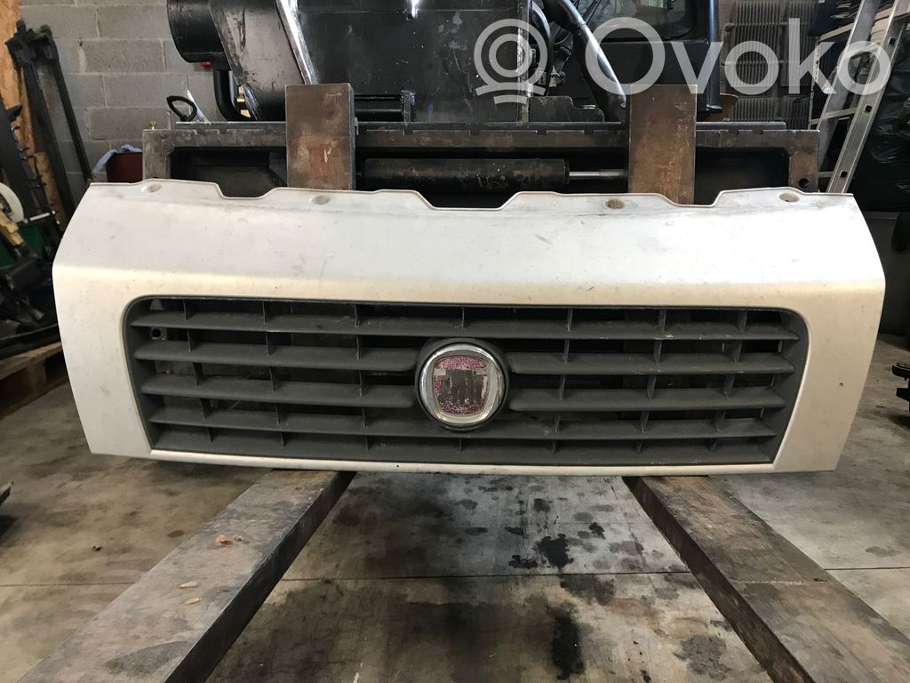 Fiat Ducato Grotelės viršutinės 