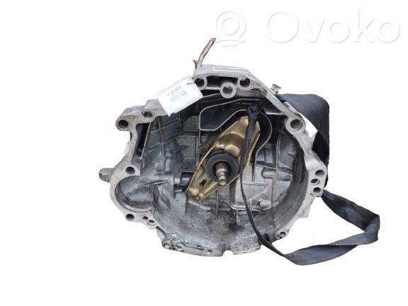 Volkswagen PASSAT B5.5 Caja de cambios manual de 5 velocidades 
