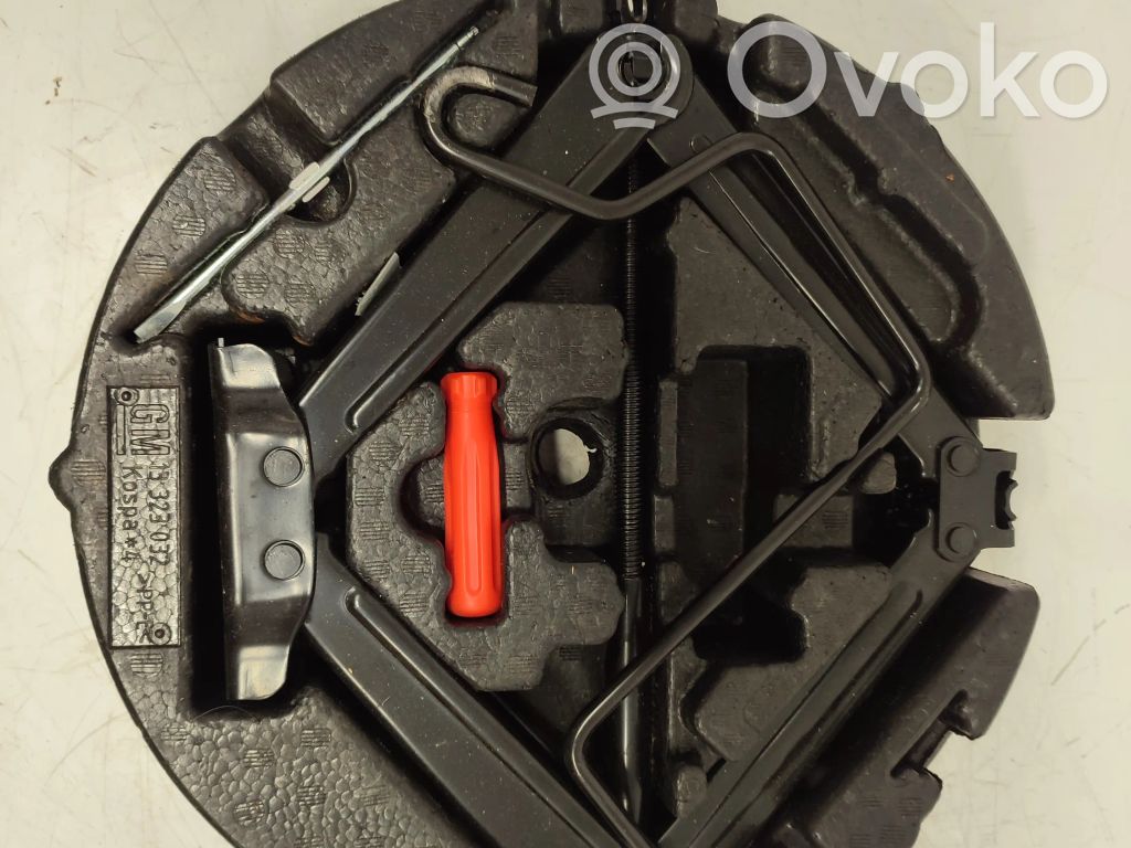 Chevrolet Cruze Tool set 