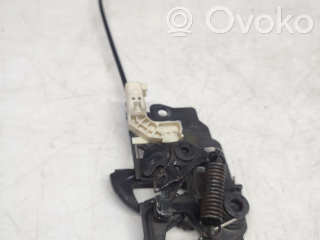 Ford Focus Dzinēja pārsega slēdzene 