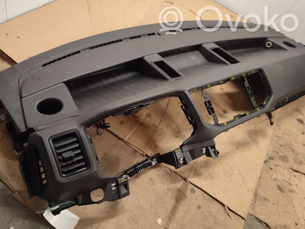 Volkswagen Crafter Ramka deski rozdzielczej 