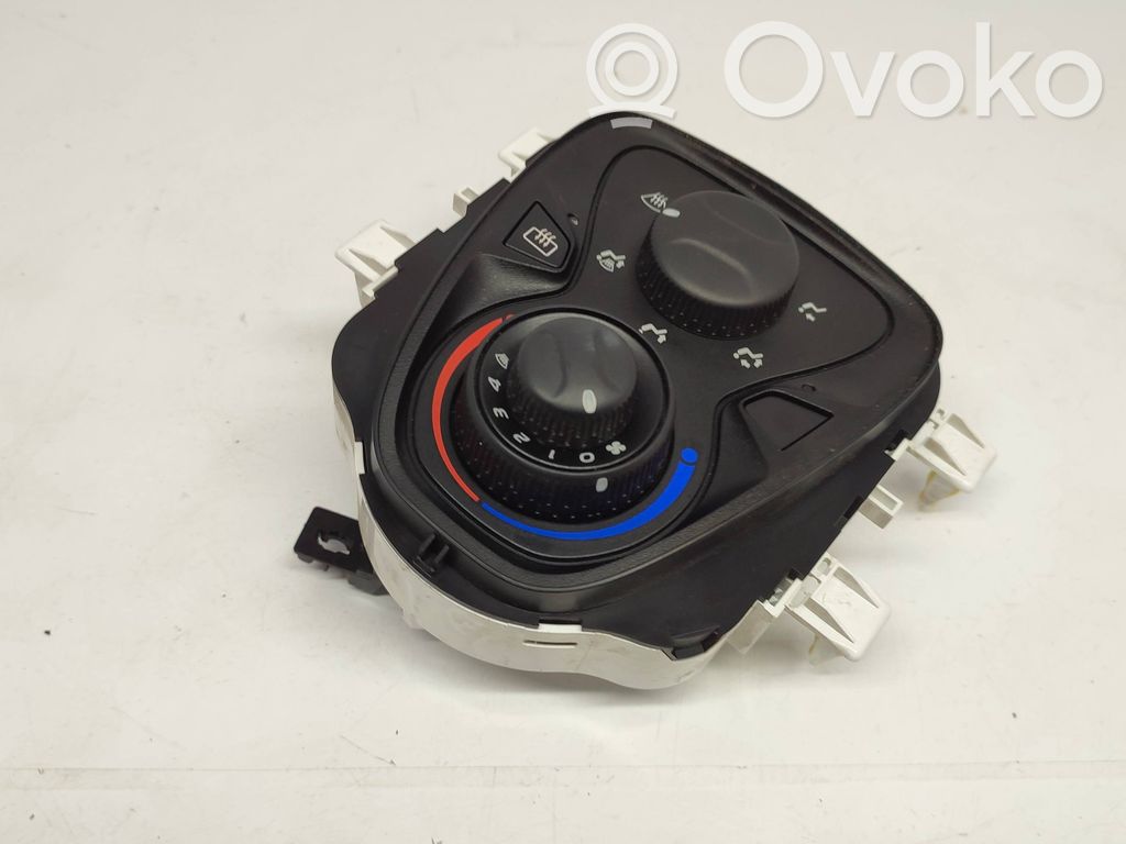 Peugeot 108 Climate control unit 