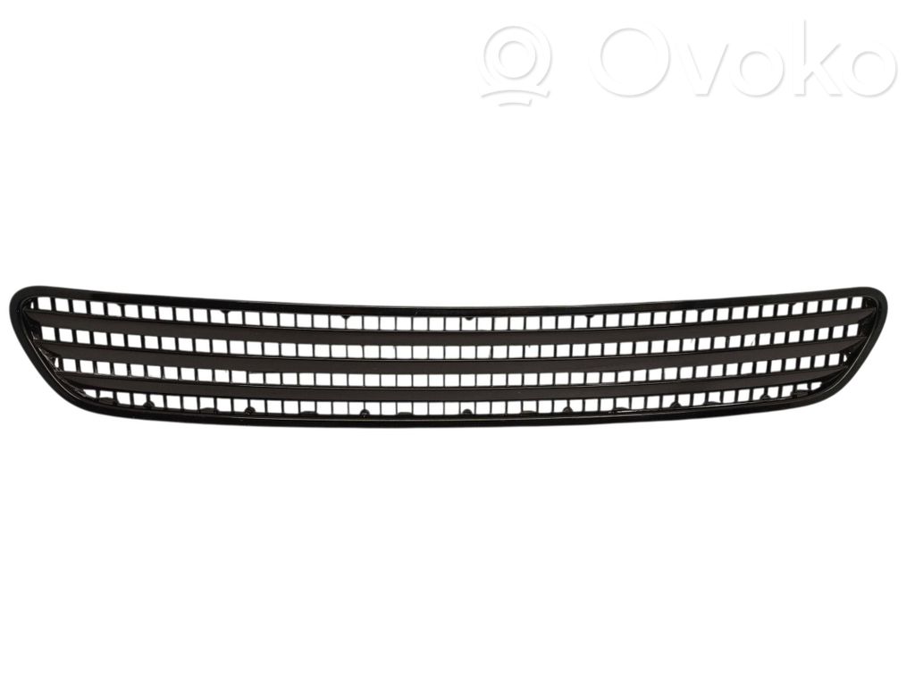 Grille calandre de capot   8223238