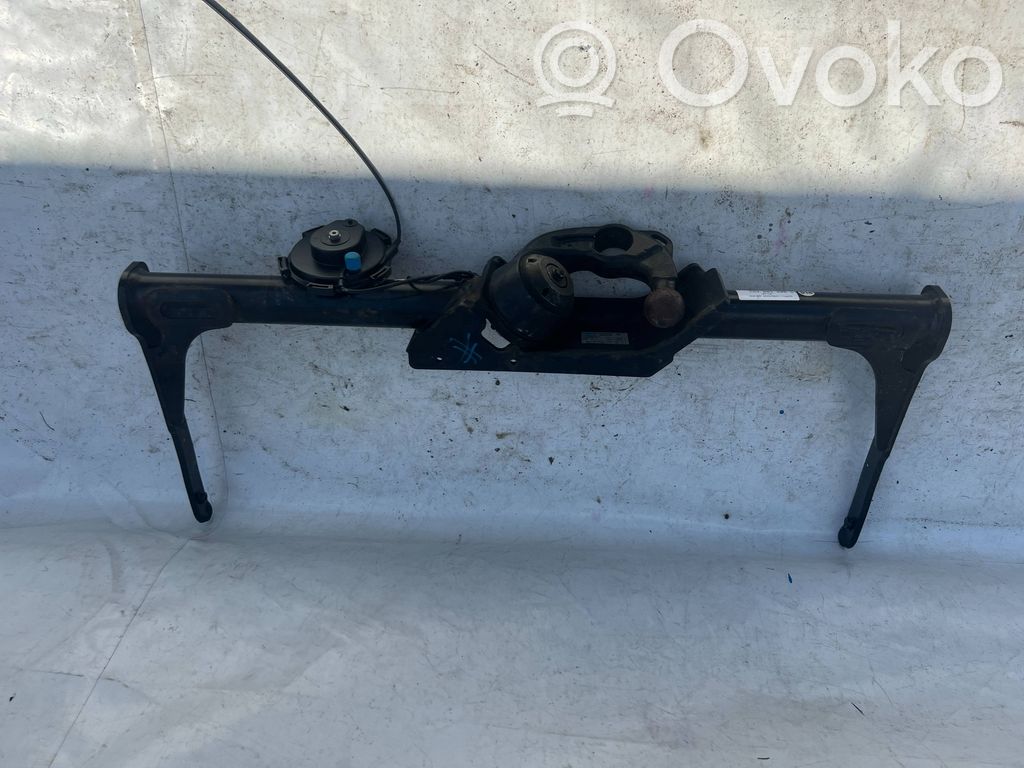 Volkswagen Golf VII Hak holowniczy / Komplet 