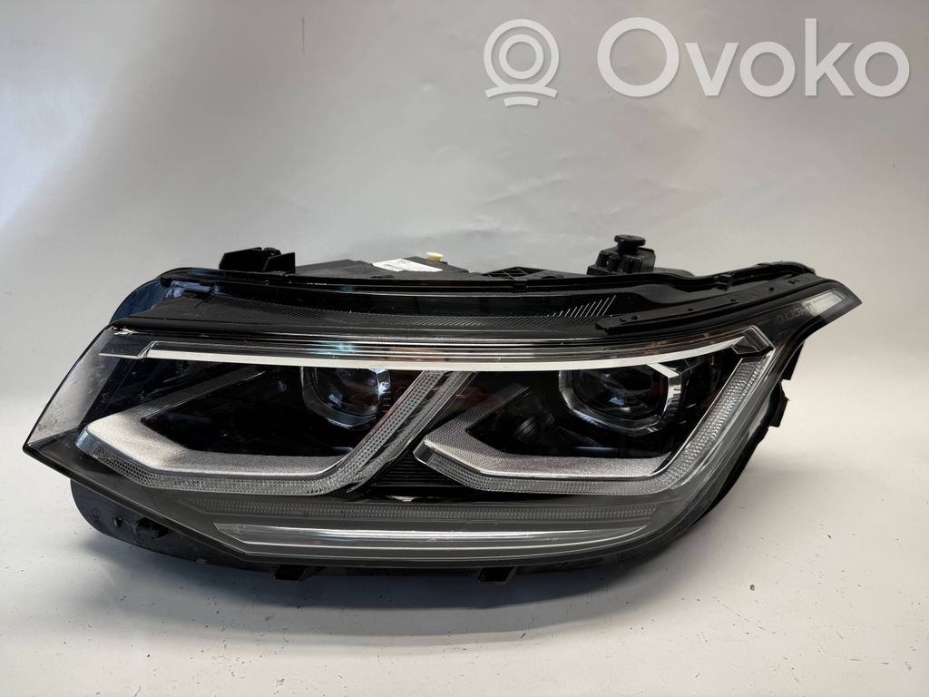 Volkswagen Tiguan Lampa przednia 